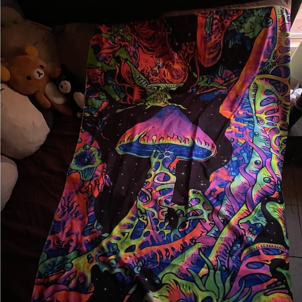 Vibrant Psychedelic Mushroom Tapestry